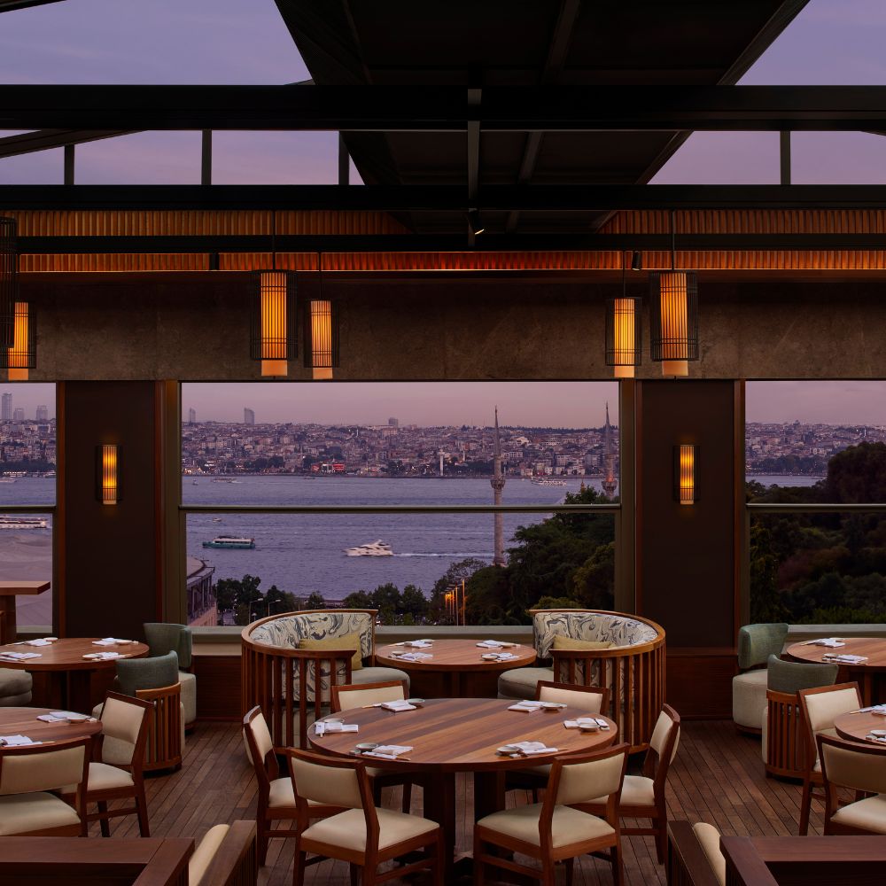 The Ritz- Carlton, Istanbul Şirket Hayatı
