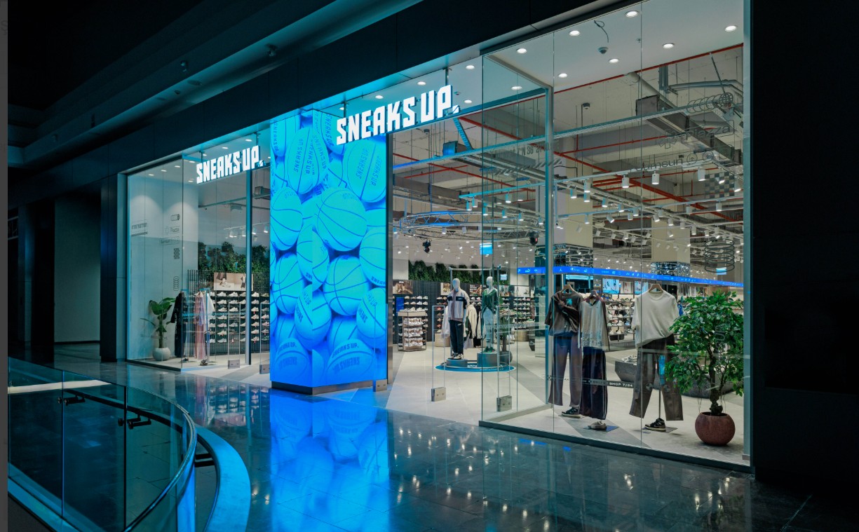 Sneaks Up Şirket Hayatı