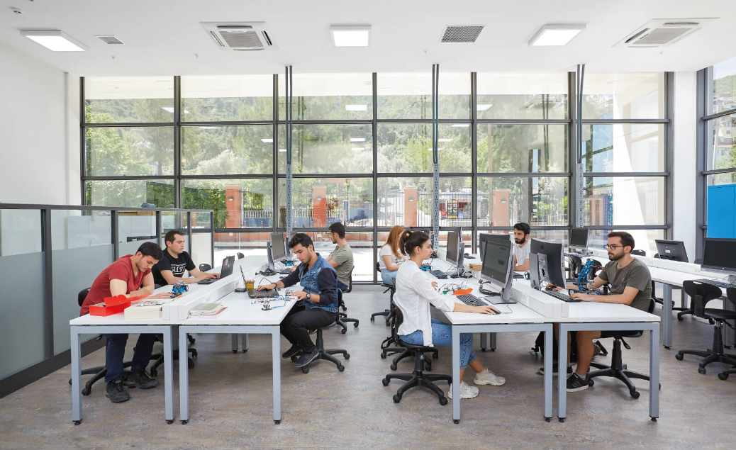 İzmir Ekonomi Üniversitesi Kampüs