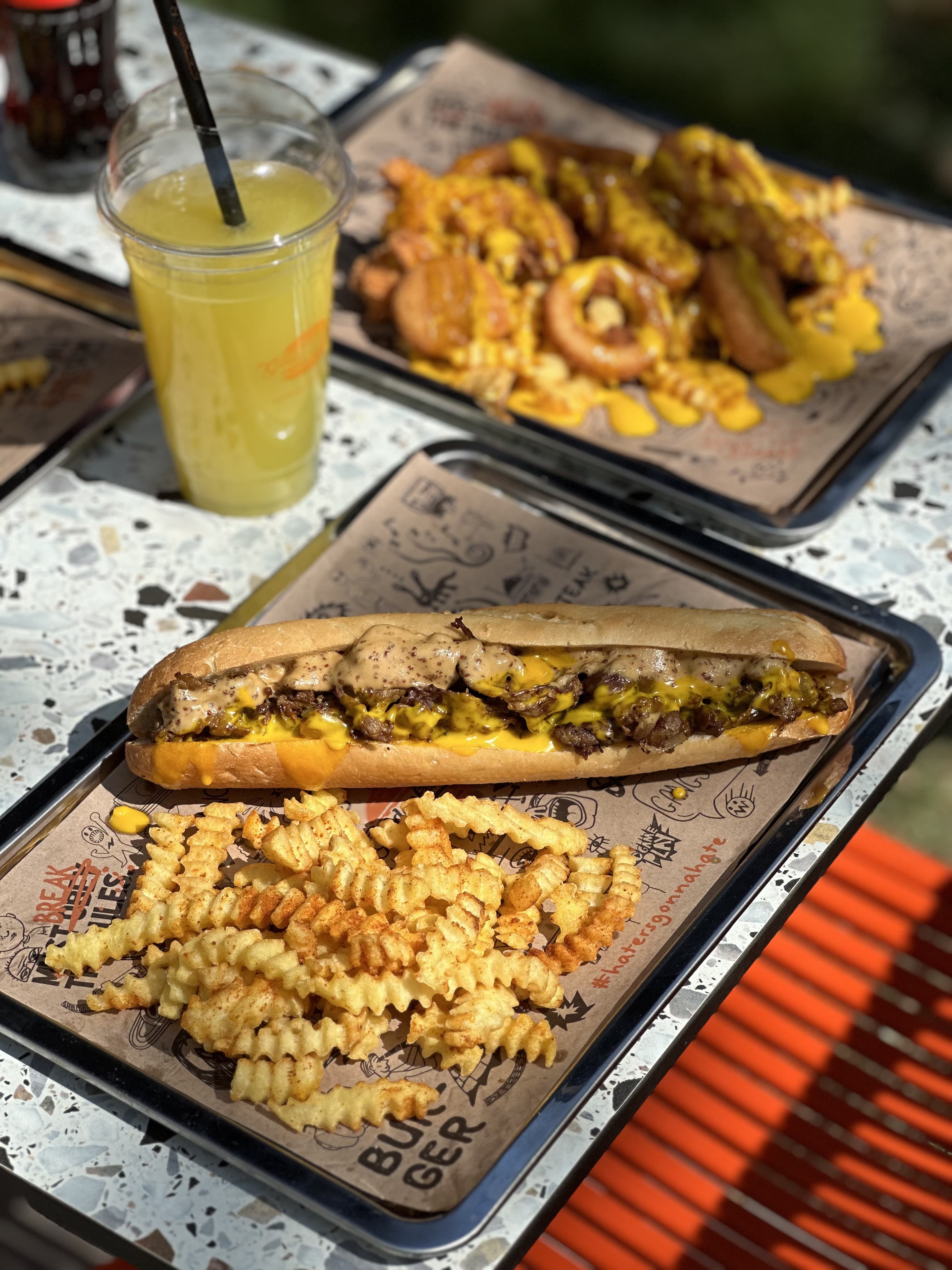 Goldenfingers Burger & Cheesesteak Şirket Hayatı