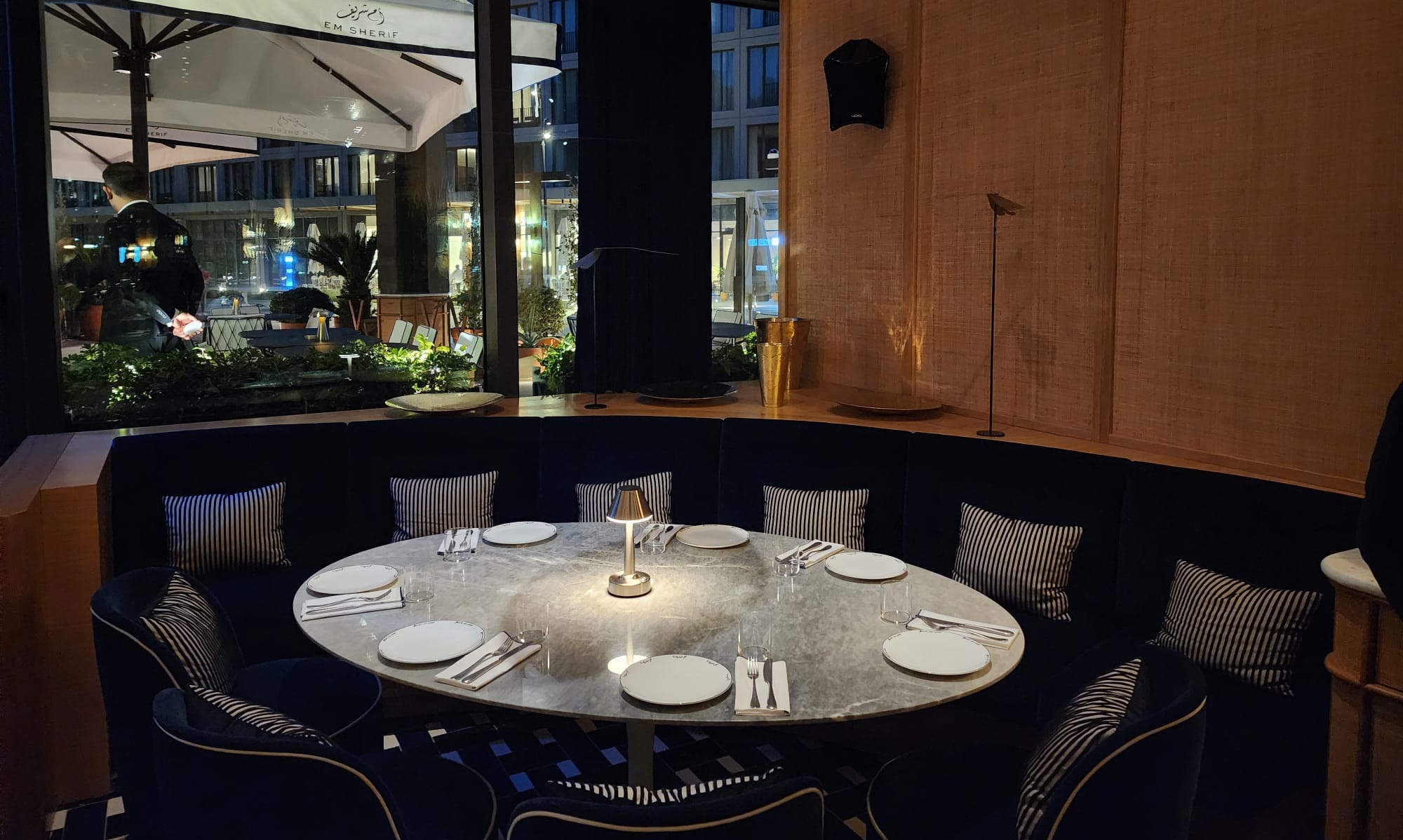 Em Sherif Restaurant Şirket Hayatı