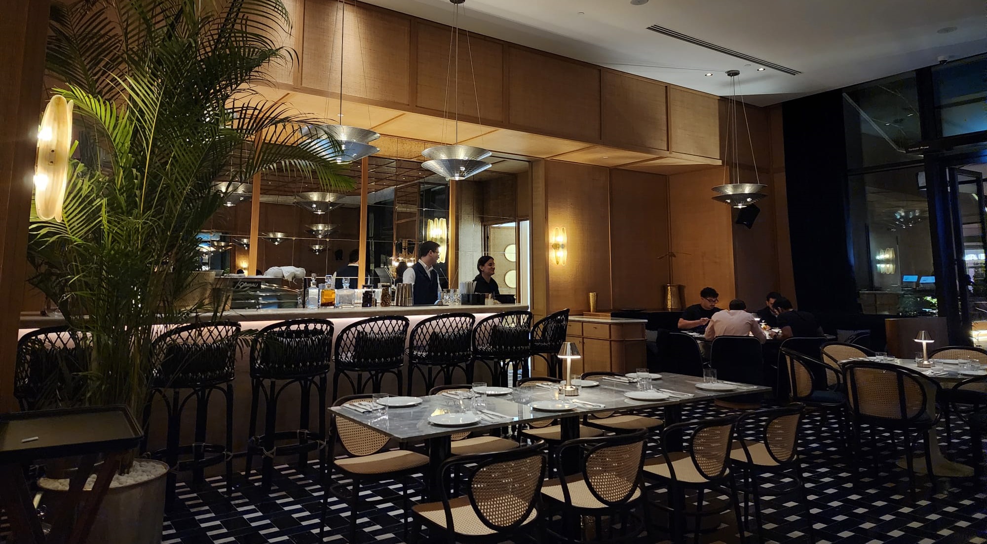 Em Sherif Restaurant Şirket Hayatı