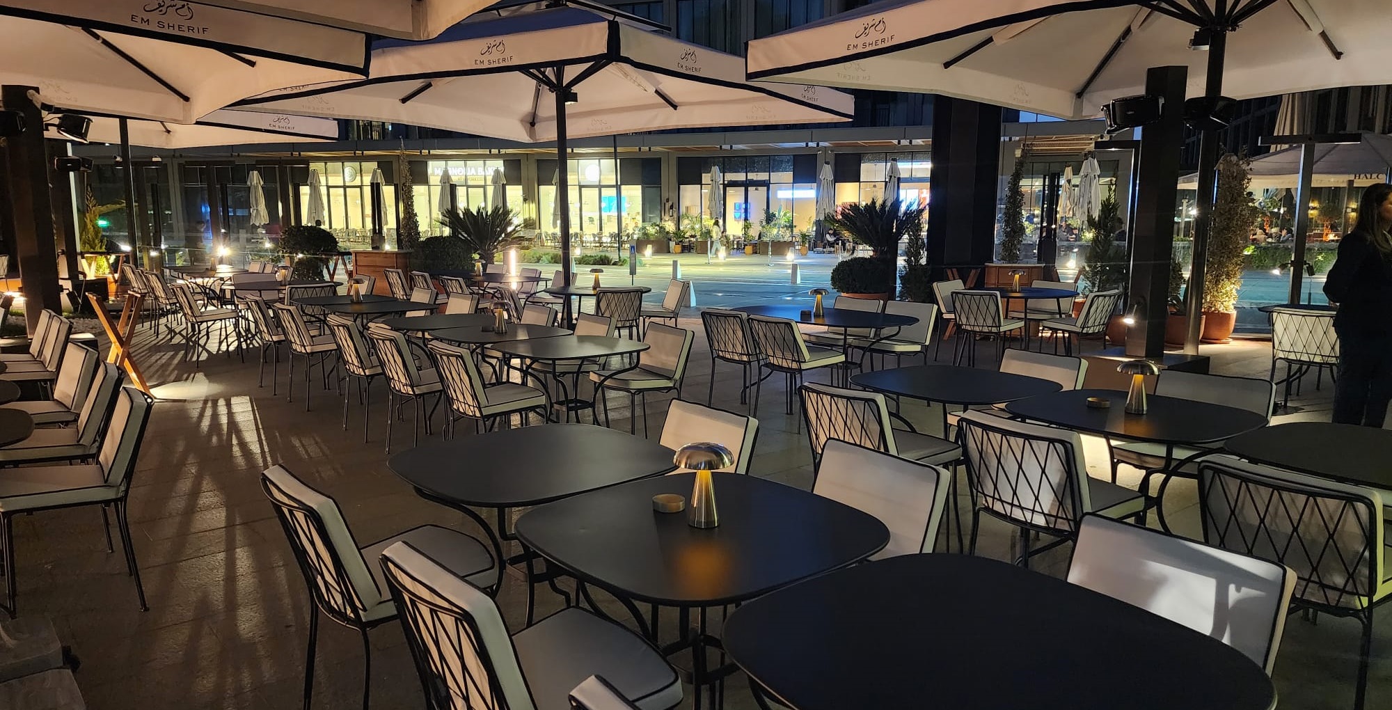 Em Sherif Restaurant Şirket Hayatı