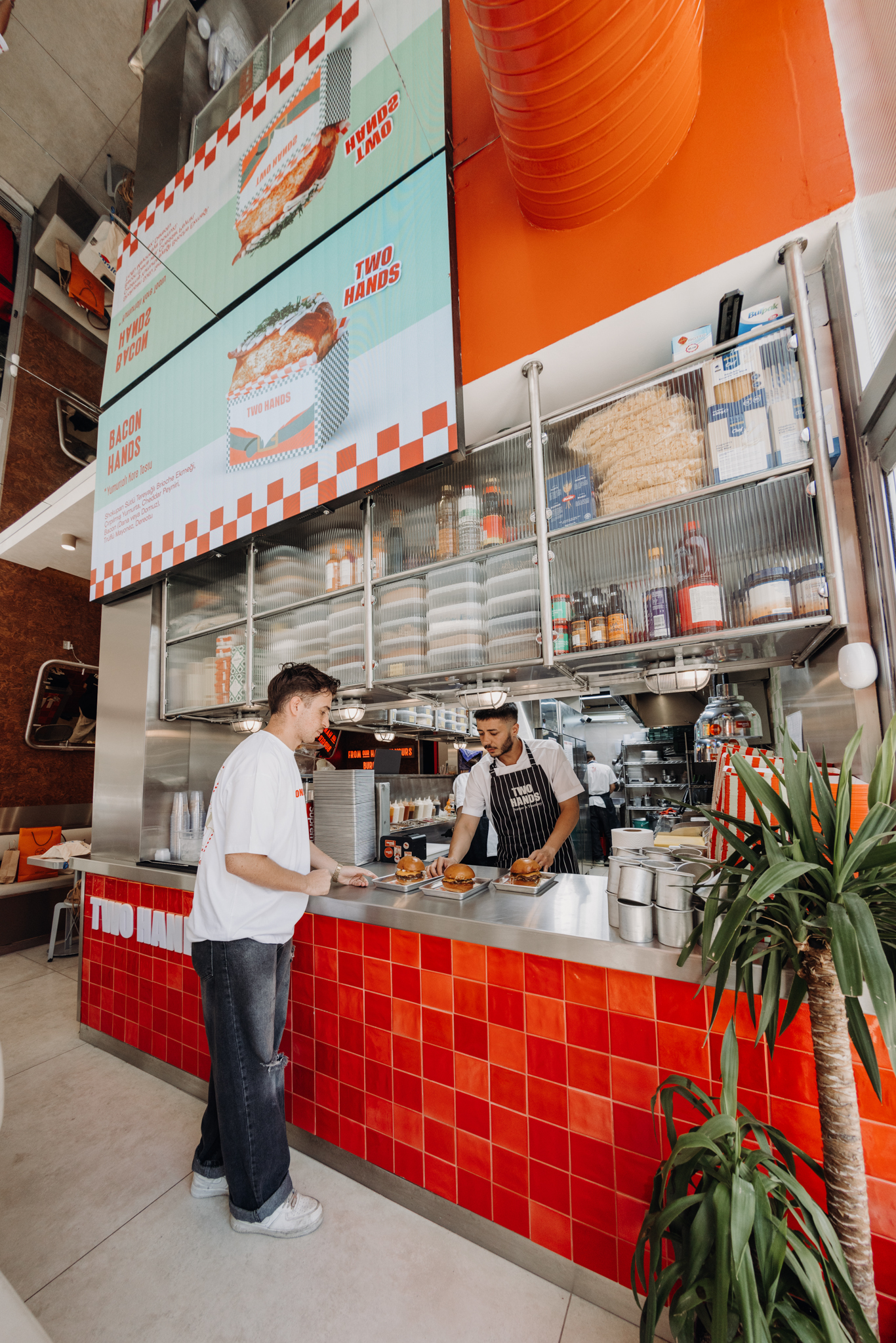 Two Hands Burger & Toastery Şirket Hayatı