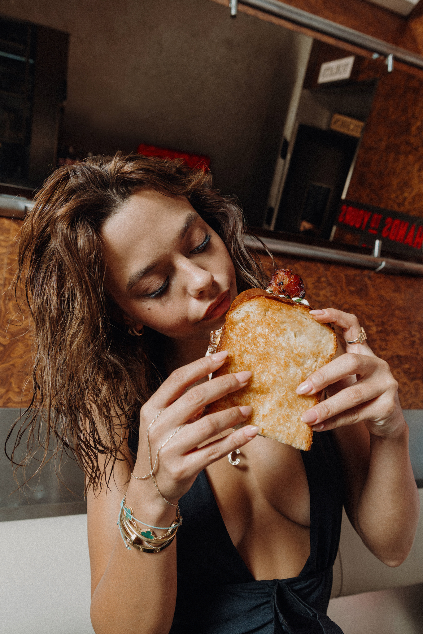 Two Hands Burger & Toastery Şirket Hayatı