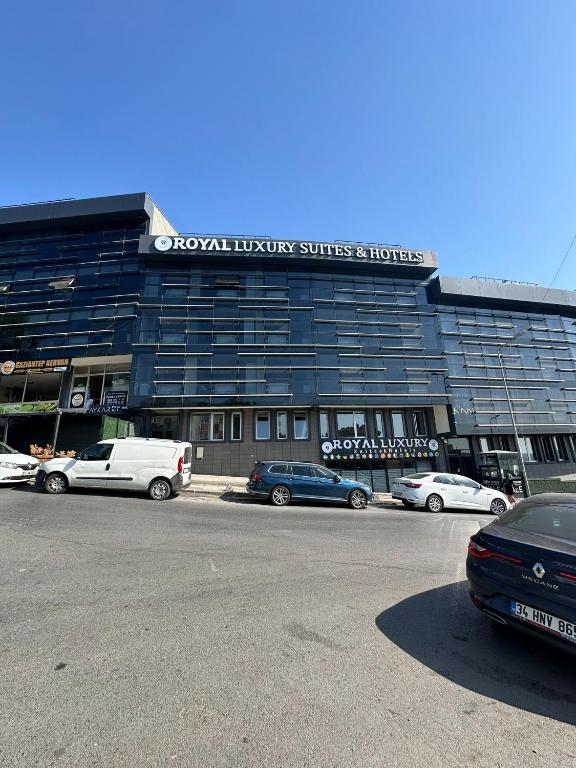 The Royal Luxury Hotel Şirket Hayatı