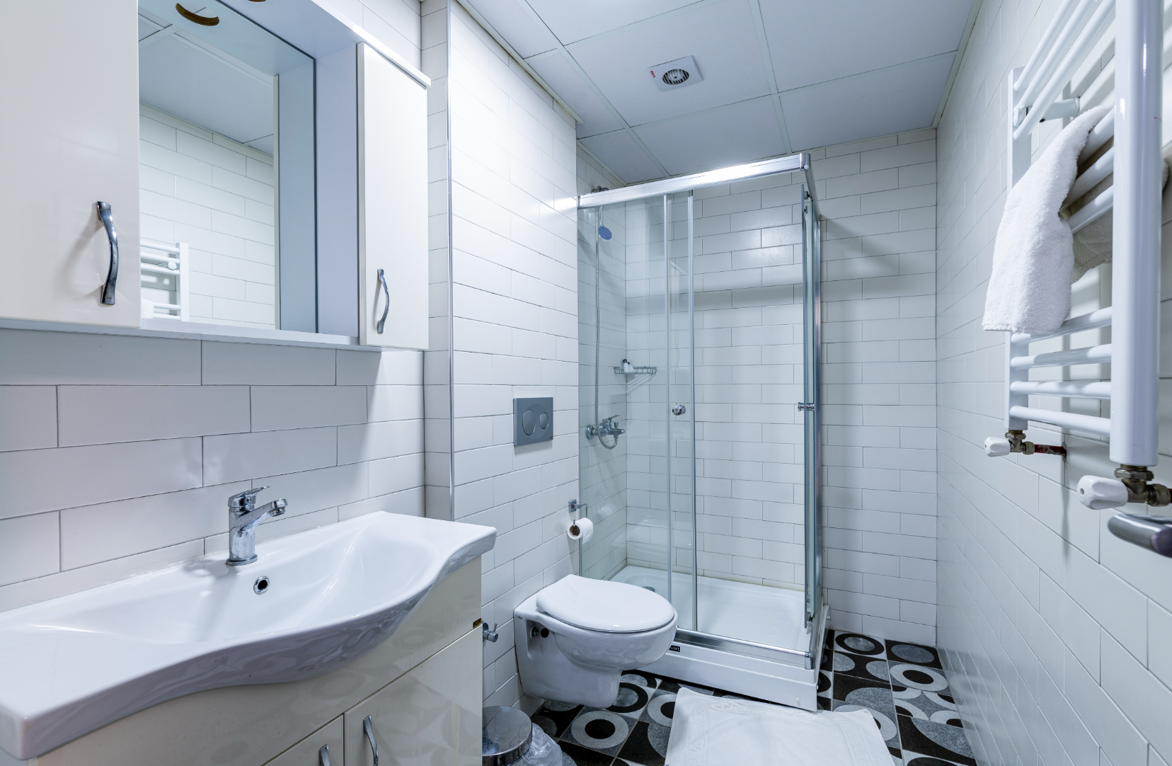 The Royal Luxury Hotel Şirket Hayatı