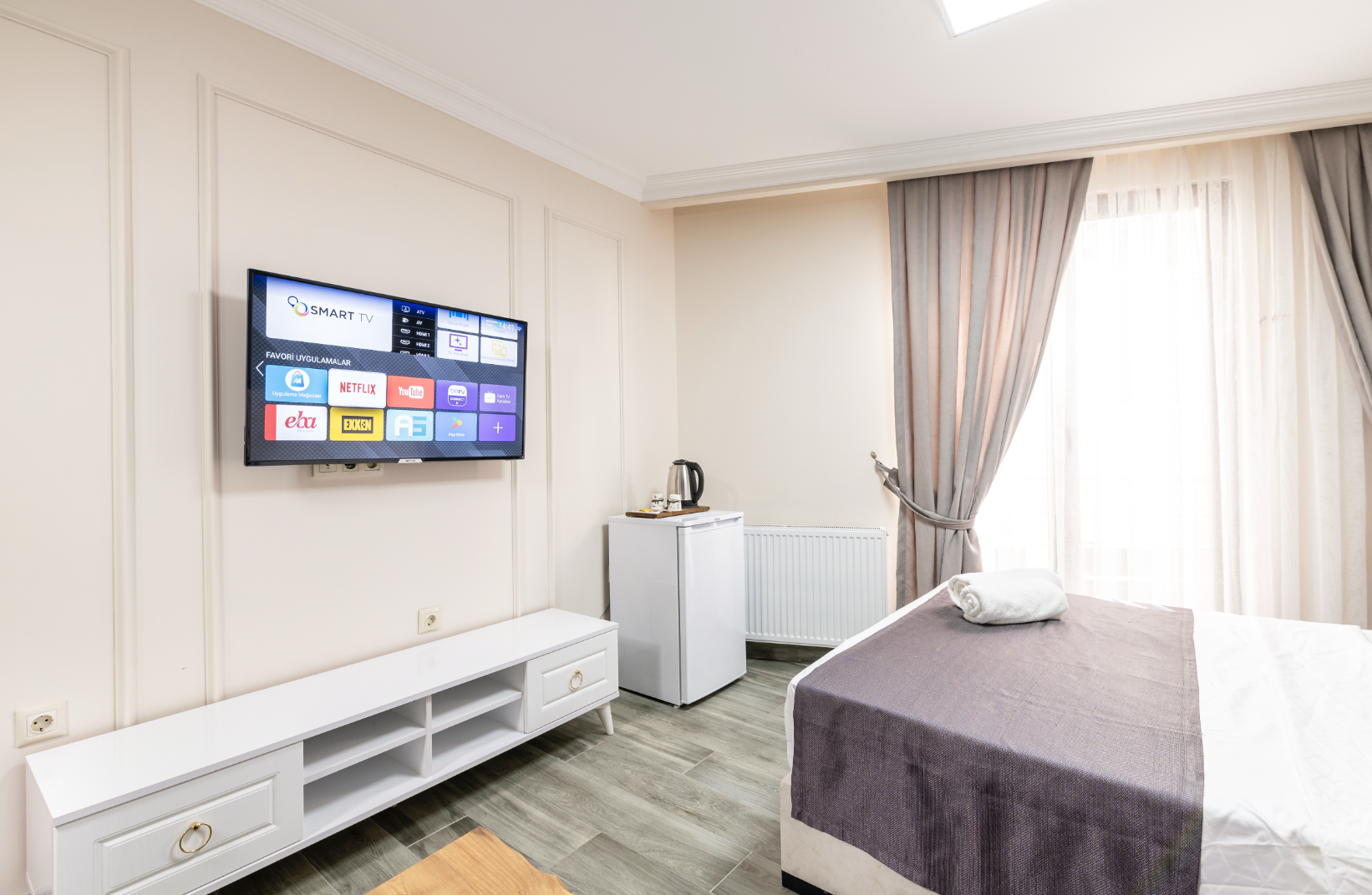 The Royal Luxury Hotel Şirket Hayatı